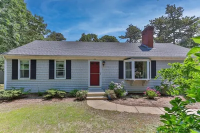 25 Beach Plum Ln 1