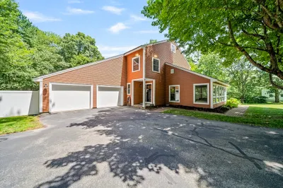 7 Moulton Drive 1