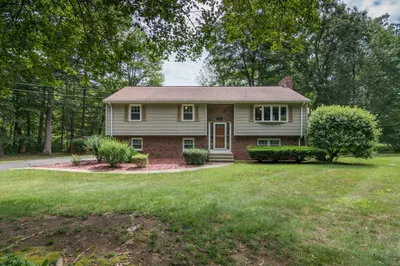 1 Maplewood Dr 1