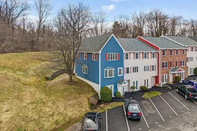 61 Fox MeAdow #A