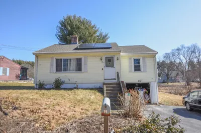 52 Pleasant Street 1