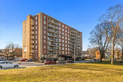 80 Salisbury St #401 1