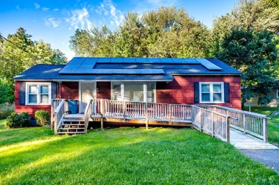 127 Pleasant St 1