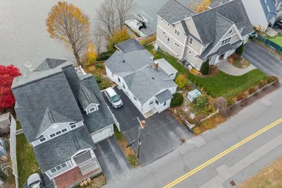 21 Edgemere Blvd