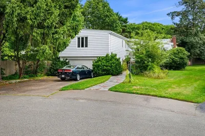 7 Robin Ln