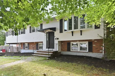 54 Michael Dr 1