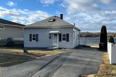 17 Lakeshore Dr 1