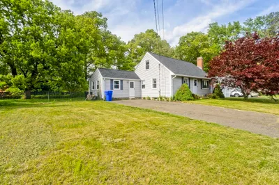 93 Moss Rd 1