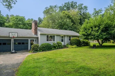 25 Meadowbrook Dr 1