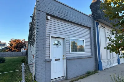 369 Salem St 1