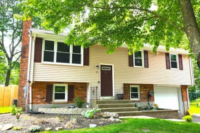 22 Eisenhower Dr