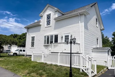 25 Laura Keene Ave 1