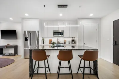 2 Maverick Square ##402 1