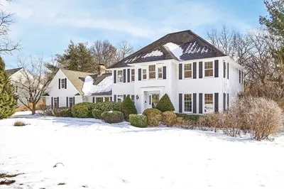 7 Meadowbrook Cir