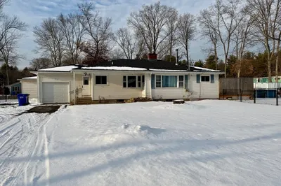 147 Stebbins St 1
