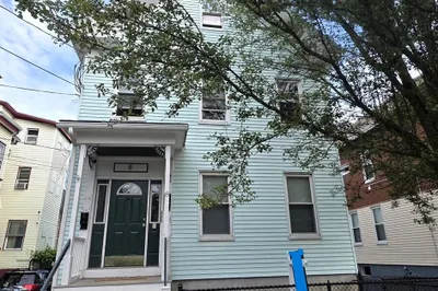 8 Sargent Ave