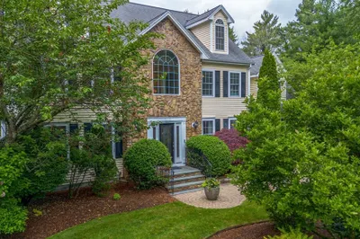 60r Poquanticut Ave 1