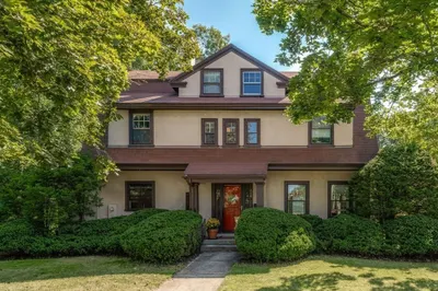 116 Pleasant St 1