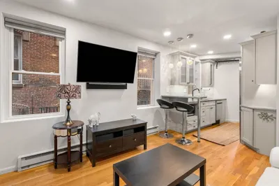 88 Prince St #4