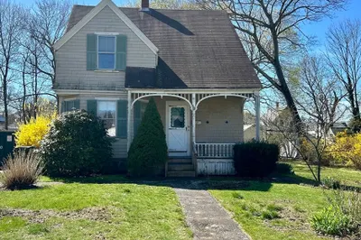 38 Carleton St