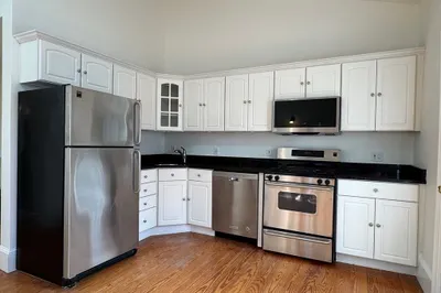 137 M St #3