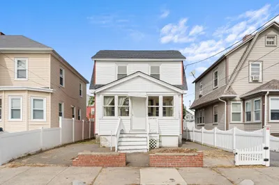 208 Lincoln Street 1