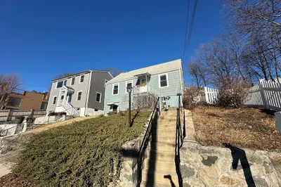 156 Parke Ave