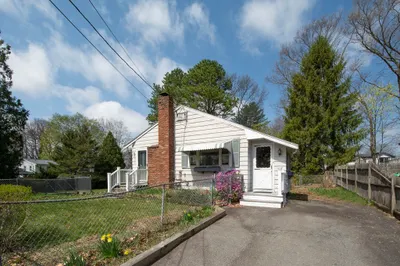 6 Clover Road 1