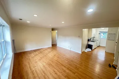 140 Newton St #5 1