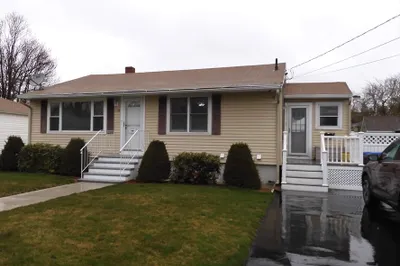 15 Anthony St
