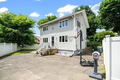 19 Belcher St