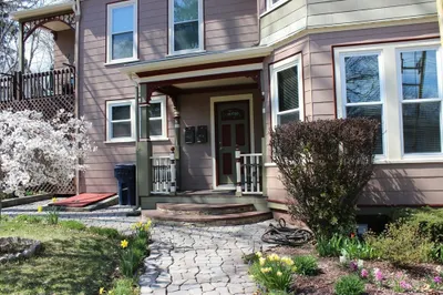 125 Newton St #1 1