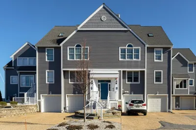 700 Shore Dr #3-305 1