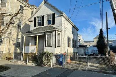 17 Scott St
