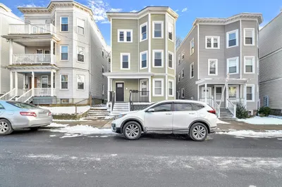81 Ellington St 1
