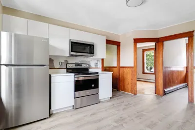 4 Glade St #2 1