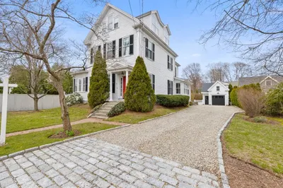 34 Leavitt St 1