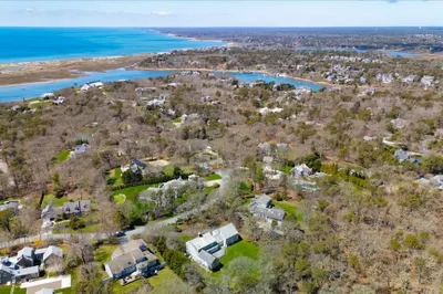 60 Harbor Hill Rd 1