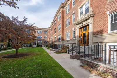 3 Greenway Ct #1