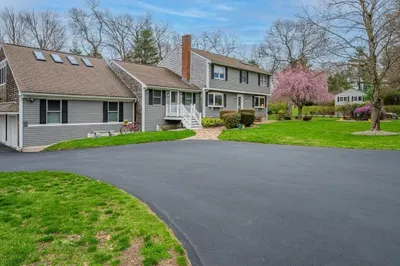 39 Dwelley Ave