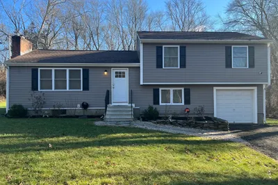 141 N Quidnessett Rd 1