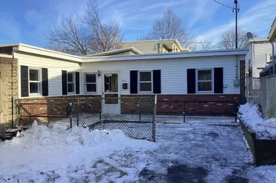 96 Laurel St 1