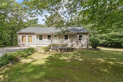 39 Holt Rd 1