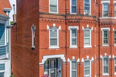 24 Alaska St 1