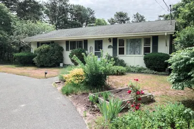 1285 Orleans Rd 1