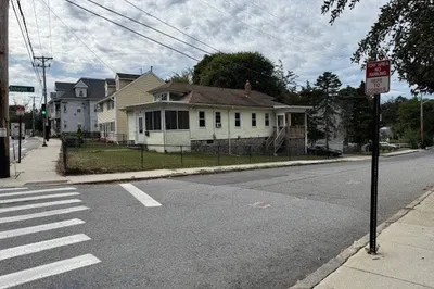 972 Bridge St