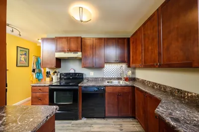 96 Old Colony Ave #304 1