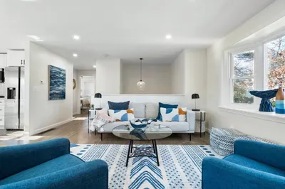 11 Pershing Dr
