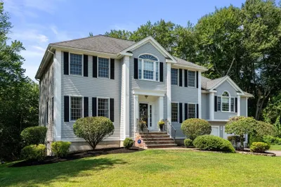 4 Green Meadow Dr