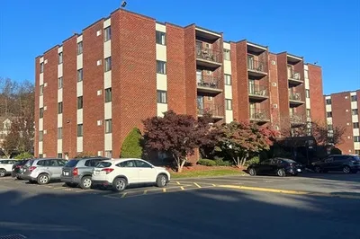 133 Franklin St #201